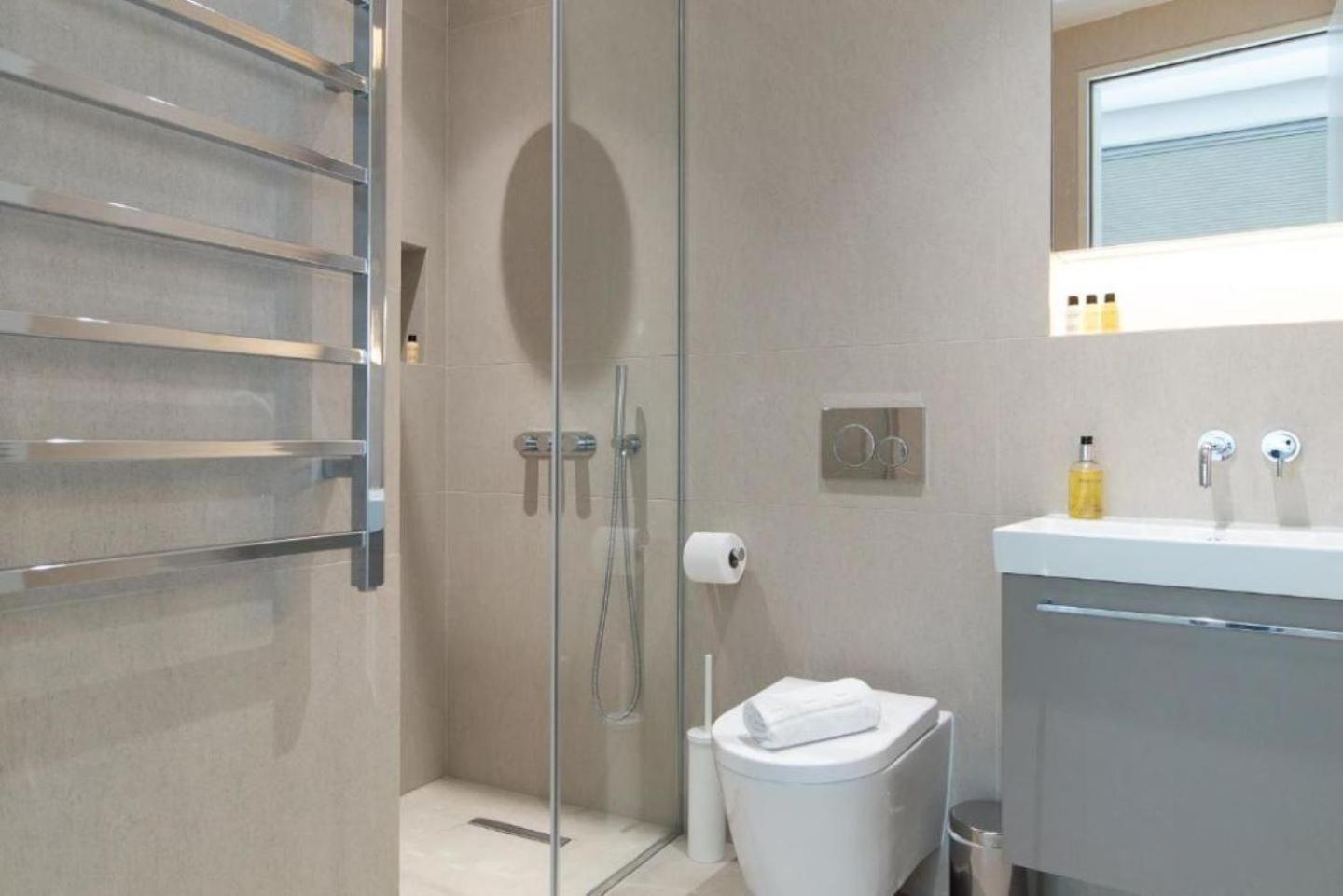 Wells Court By Aeria Apartments ลอนดอน ภายนอก รูปภาพ