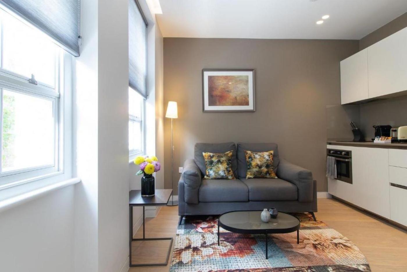 Wells Court By Aeria Apartments ลอนดอน ภายนอก รูปภาพ